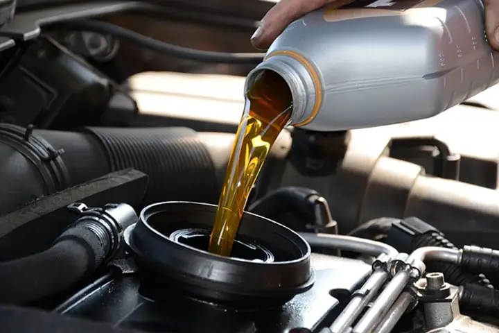 Thay Dầu Xe Ô Tô Lần Đầu: Hướng Dẫn Chi Tiết Từ A Đến Z Thay Dầu Xe Ô Tô Lần Đầu: Hướng Dẫn Chi Tiết Từ A Đến Z
