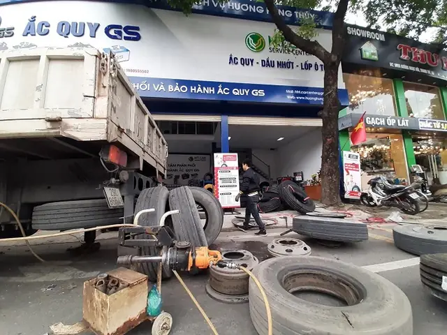 Thay Lốp Xe Ô Tô Uy Tín Ở Hà Nội: Đánh Giá & Hướng Dẫn Từ Chuyên Gia Thay Lốp Xe Ô Tô Uy Tín Ở Hà Nội: Đánh Giá & Hướng Dẫn Từ Chuyên Gia