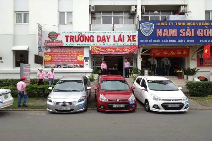 Hướng Dẫn Chi Tiết: Thuê Xe Ô Tô Tập Lái An Toàn & Hiệu Quả
