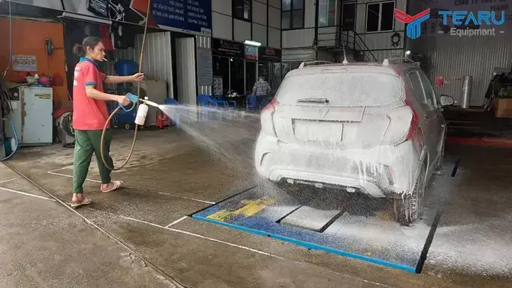 Tuyển Dụng Thợ Rửa Xe Ô Tô Tại Hà Nội: Cơ Hội & Lộ Trình Phát Triển