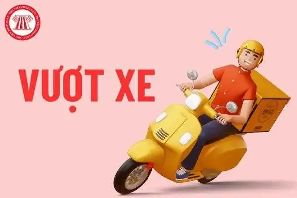 Xe Máy Vượt Phải Ô Tô Có Bị Phạt Không?