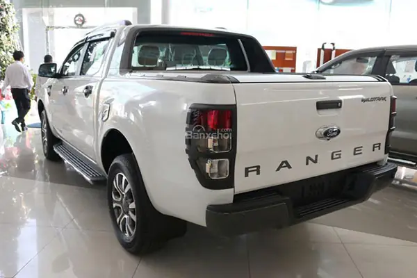 Xe Ô Tô 4x4 Là Gì? Giải Mã Hệ Thống Truyền Động Dành Cho Mọi Địa Hình