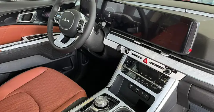 Đánh Giá Chi Tiết Kia Carnival 3.5g Signature: Xe 7 Chỗ Hạng Sang Giảm Sốc 380 Triệu, Cơ Hội Vàng Cho Gia Đình Lớn Đánh Giá Chi Tiết Kia Carnival 3.5g Signature: Xe 7 Chỗ Hạng Sang Giảm Sốc 380 Triệu, Cơ Hội Vàng Cho Gia Đình Lớn