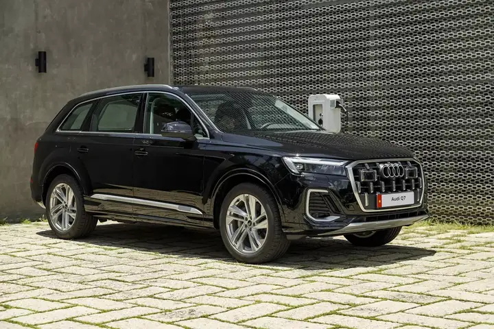 Audi Q7 Và Q8: So Sánh 2 Suv 7 Chỗ Đình Đám Audi Q7 Và Q8: So Sánh 2 Suv 7 Chỗ Đình Đám