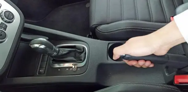 Xe Ô Tô Bị Kẹt Số: Nguyên Nhân Và Cách Xử Lý Khẩn Cấp