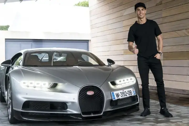 Xe Ô Tô Của Ronaldo: Bộ Sưu Tập Siêu Xe Sang Trọng