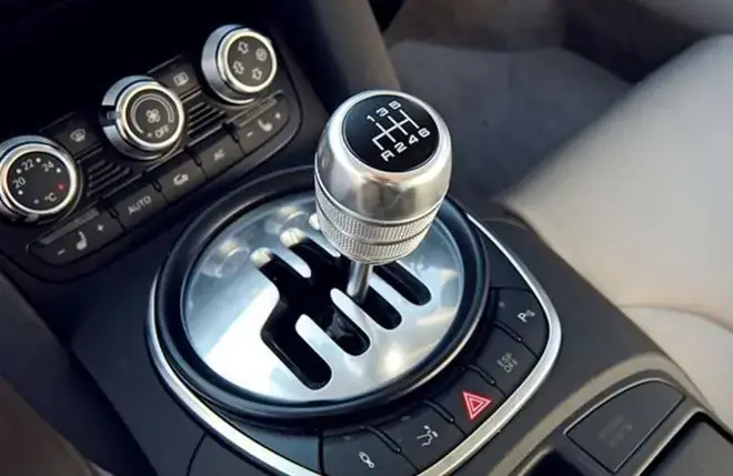 Xe Ô Tô Số Tay Là Gì? Khám Phá Cơ Chế, Ưu Điểm & Bí Quyết Lái