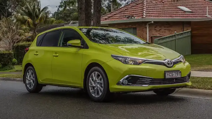 2016-toyota-corolla-ascent-auto Giá