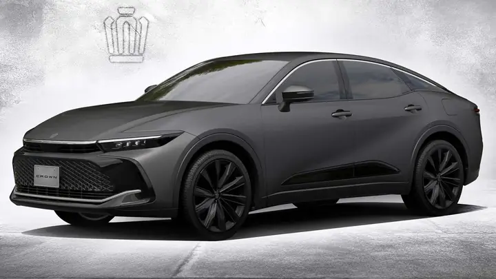 Black Toyota Crown