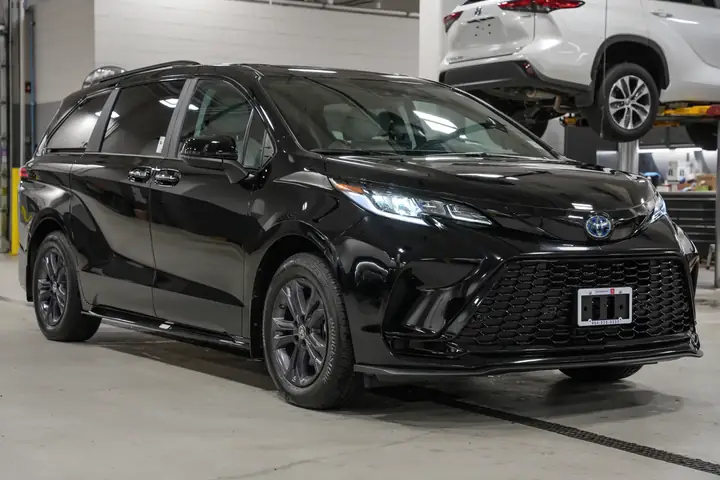 Black Toyota Sienna