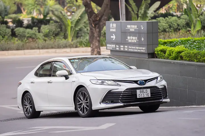 Giá Toyota Camry