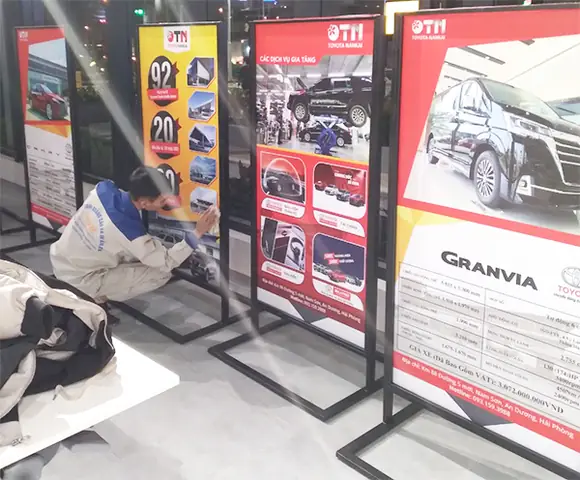 Standee Toyota Standee Toyota
