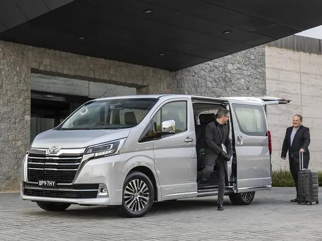 Toyota 9 Chỗ