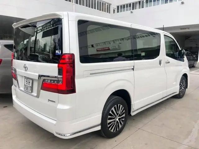 Toyota 9 Chỗ