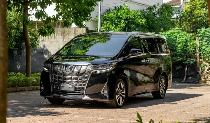 Toyota Alphard Vietnam