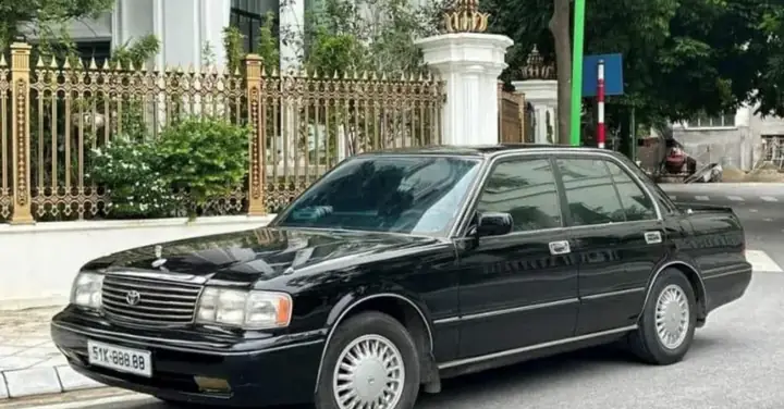 Toyota Crown Cũ