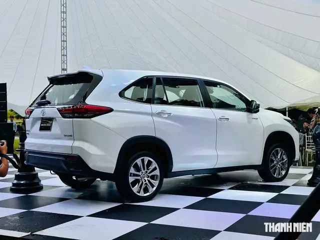 Toyota Innova Cross