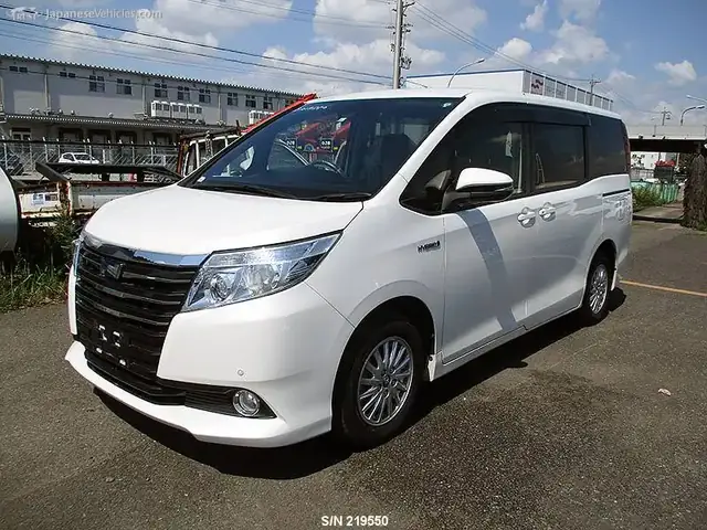 Toyota Noah Hybrid