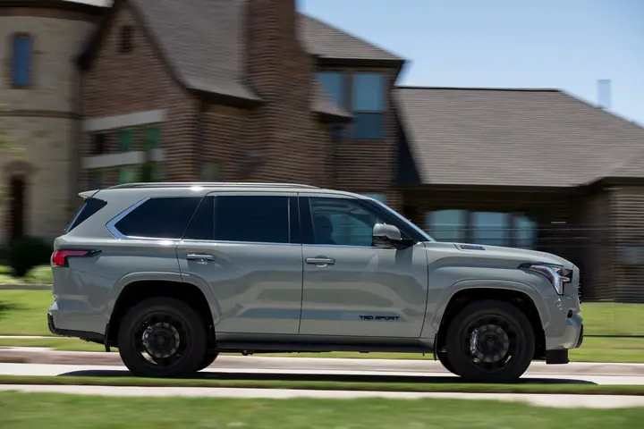 Toyota Sequoia 2023
