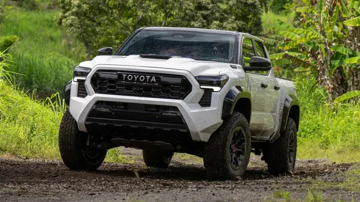 Toyota Tacoma Giá