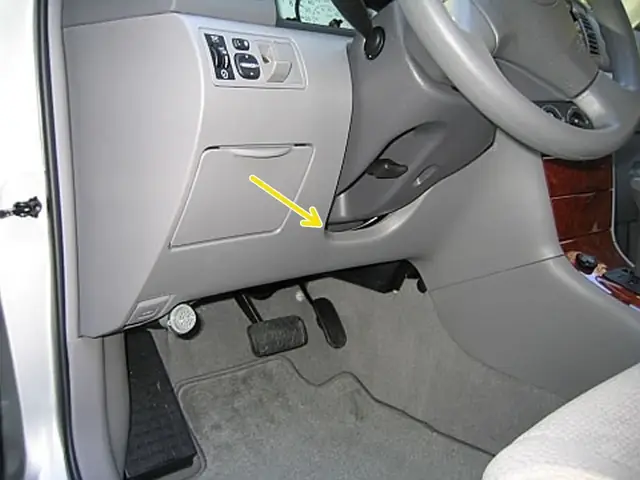 04 Toyota Corolla Fuse Box Location