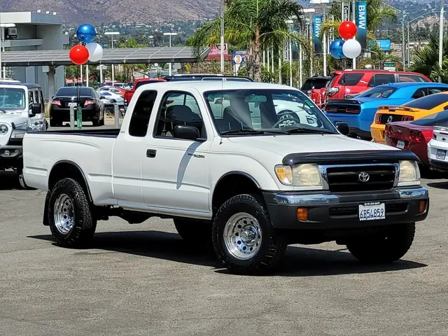 1999 Toyota Tacoma White