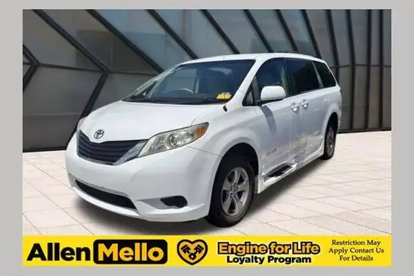 2011 Toyota Sienna Le For Sale