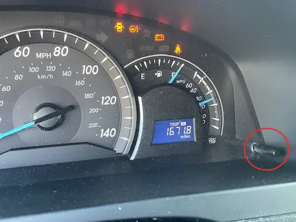 2012 Toyota Camry Oil Light Reset