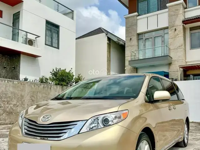 Bán Toyota Sienna 2010