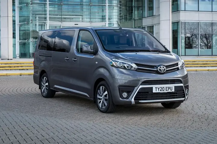 Các Dòng Xe 9 Chỗ Toyota