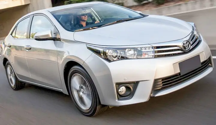 Giá Toyota Altis 2016