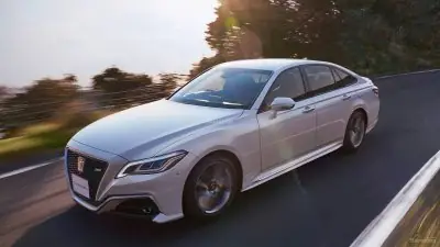 Giá Toyota Crown 2019