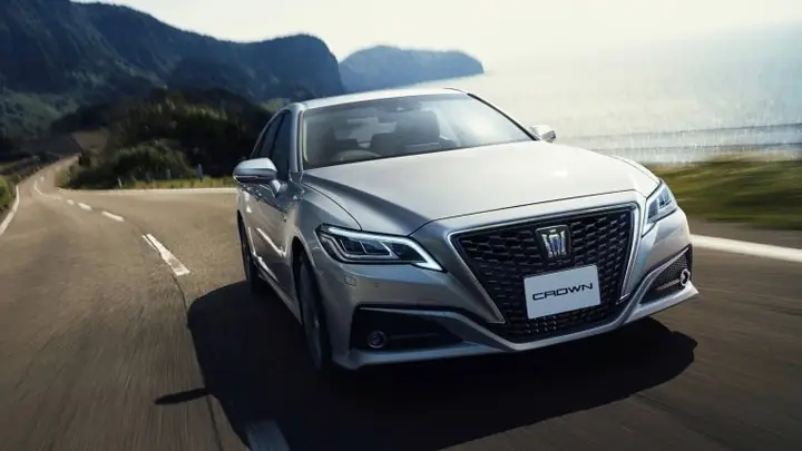 Giá Toyota Crown 2019