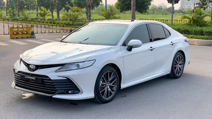 Giá Xe Toyota Camry 2.5 Q