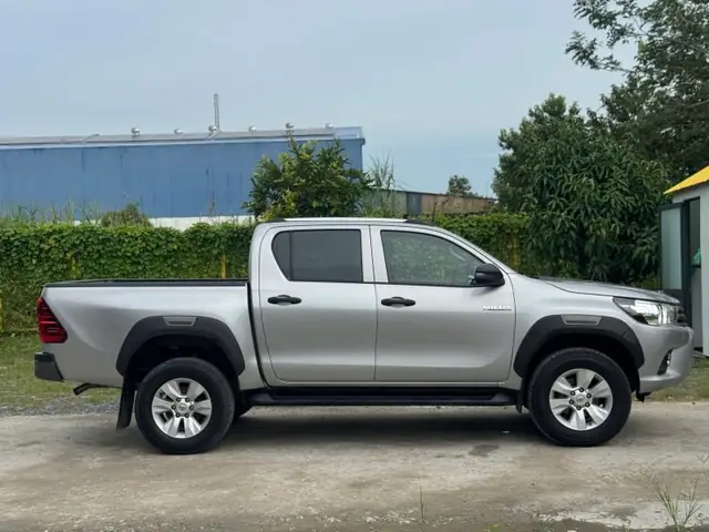 Giá Xe Toyota Hilux 2016 Cũ