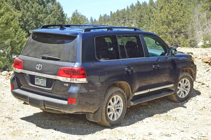 Giá Xe Toyota Land Cruiser 2016