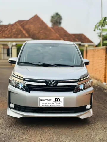 Import Toyota Voxy