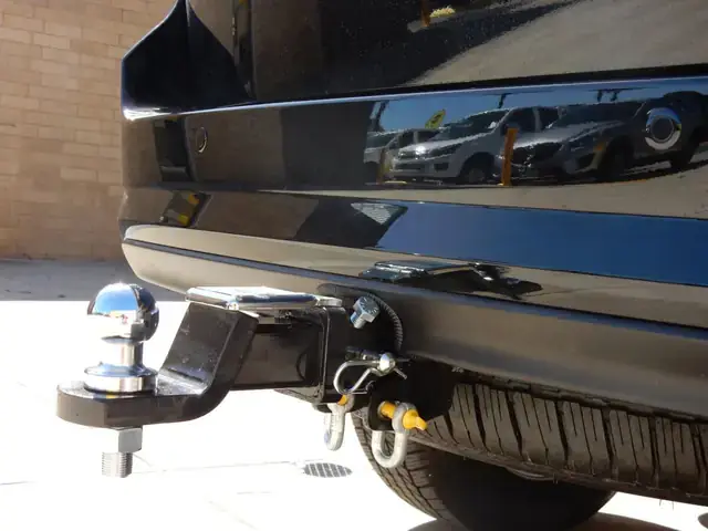 Lắp Towbar Cho Toyota Fortuner Lắp Towbar Cho Toyota Fortuner
