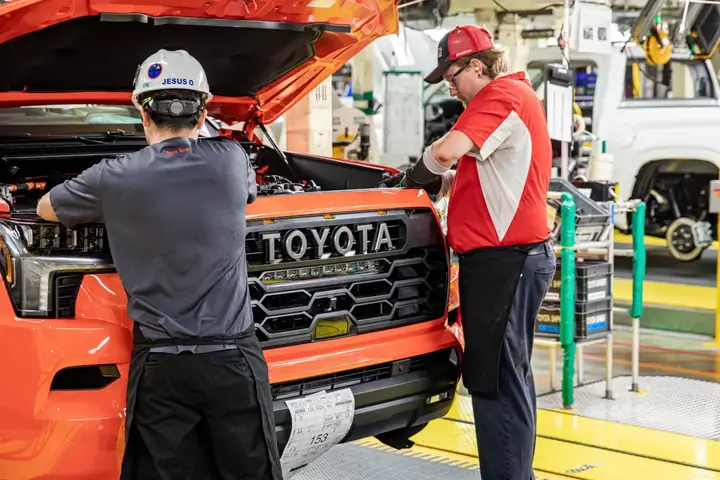 Manufacturing Image With Workers Toyota