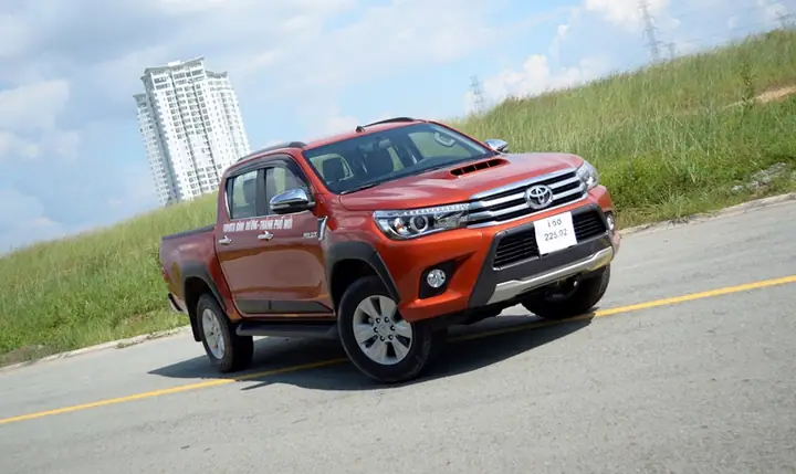 Mau Xe Toyota Hilux 2015
