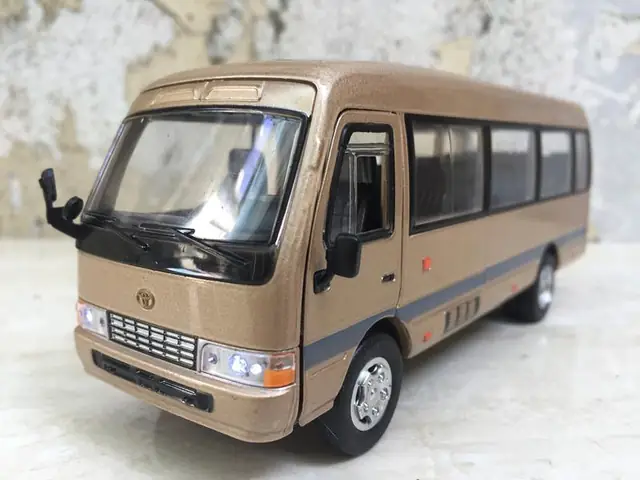 Mo Hinh Xe Toyota Coaster