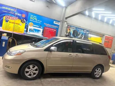 Mua Toyota Sienna Le Moi