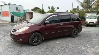 Mua Toyota Sienna Le Moi