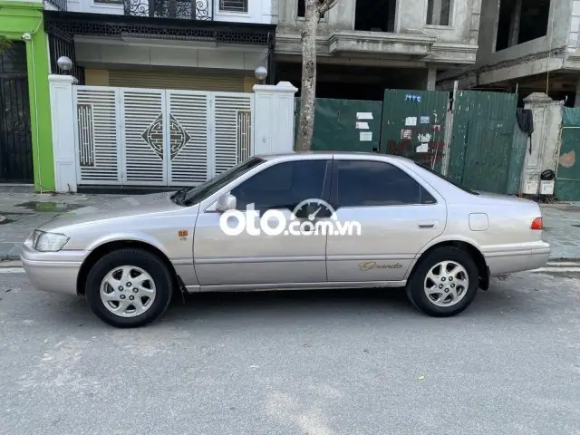 Mua Xe Toyota Camry 2000