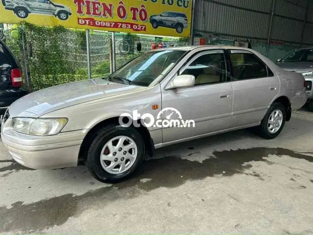 Mua Xe Toyota Camry 2001