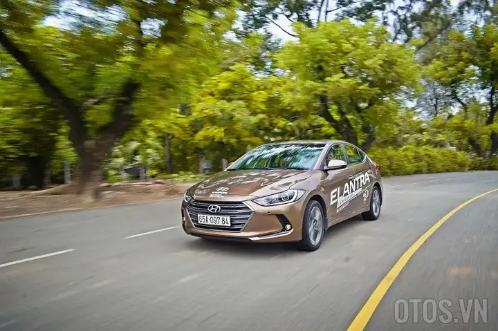 Nên Mua Toyota Hay Hyundai