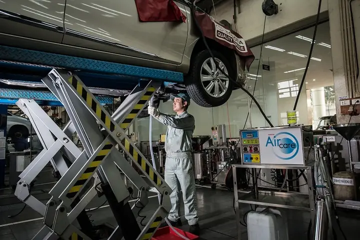 Nhân Viên Kỹ Thuật Toyota