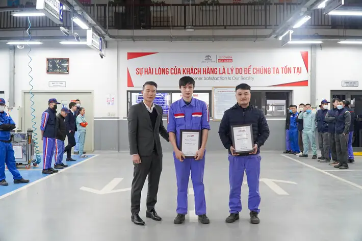 Nhân Viên Kỹ Thuật Toyota