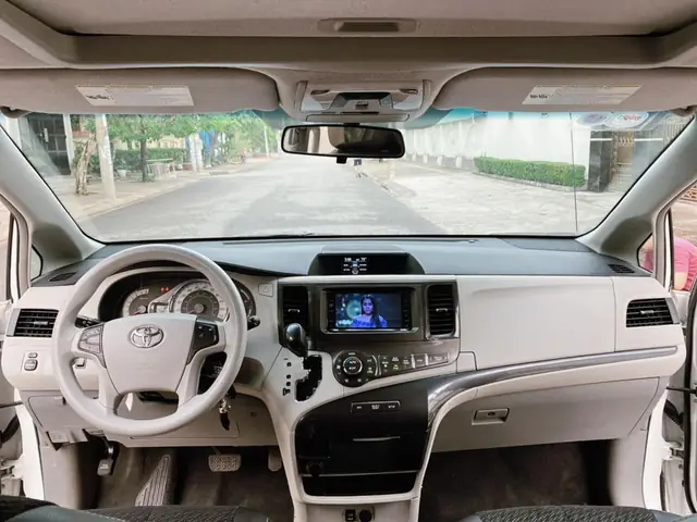 Nội Thất Toyota Sienna 2010