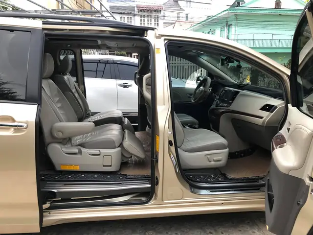 Nội Thất Toyota Sienna 2010